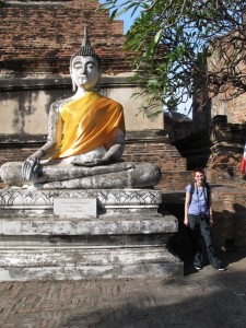 Größenverhältnisse Buddha und Ina