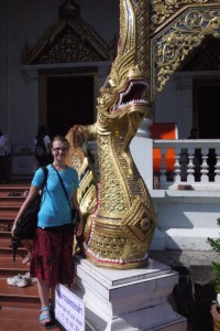 Mili mit Wächtern des Wat Phra Singh