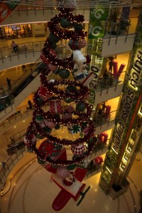 Weihnachtsdeko im Shoppingcenter