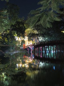 Huc Brücke bei Nacht