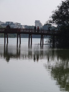 Huc Brücke im Hoan Kien See