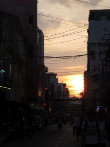 Sonnenuntergang über der Backpackerstraße