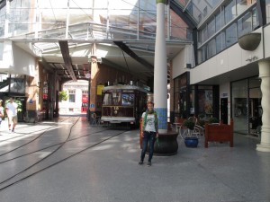 Tram durch das Einkaufszentrum