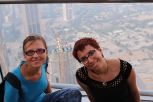 Mili und Ina auf dem Burj Khalifa